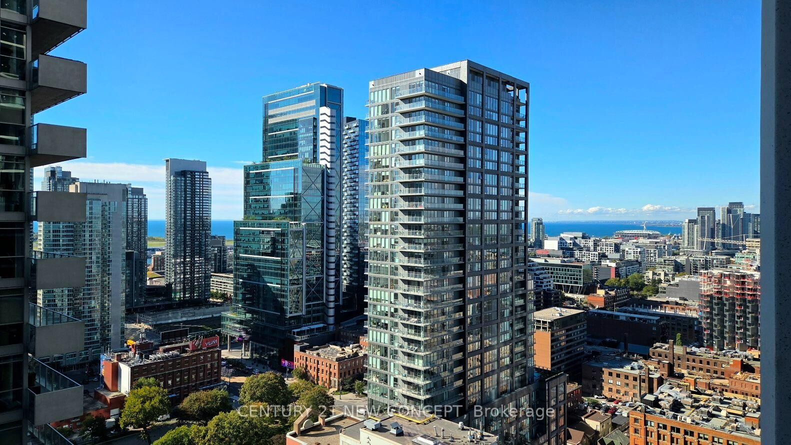 Property Photo:  400 King Street W 2915  ON M5V 0X8 