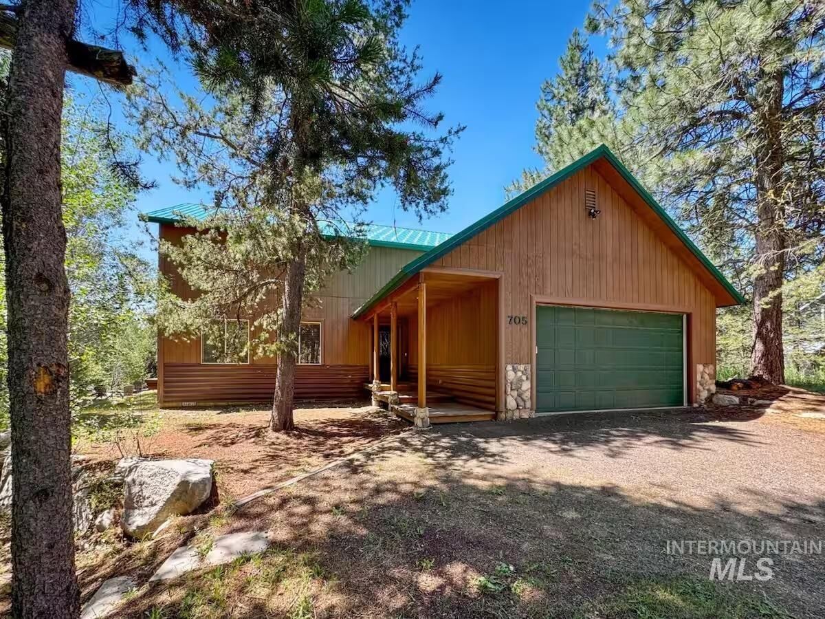 Property Photo:  705 Chad Drive  ID 83638 