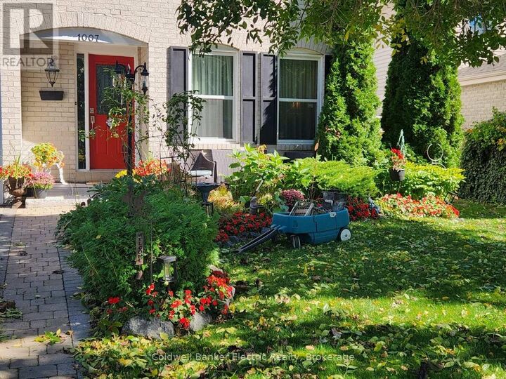 Property Photo:  1007 Moorelands Crescent  ON L1W 3K3 
