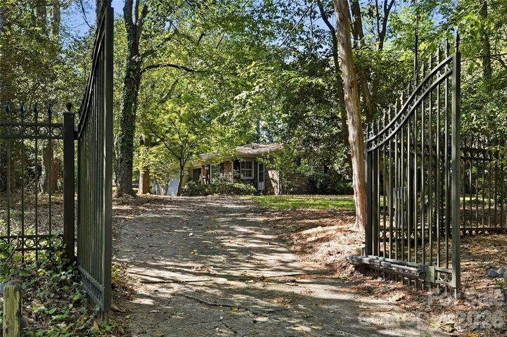 Property Photo:  7600 Park Road  NC 28210 