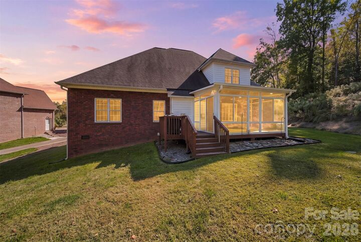 Property Photo:  1216 Fox Chase Drive  NC 28658 