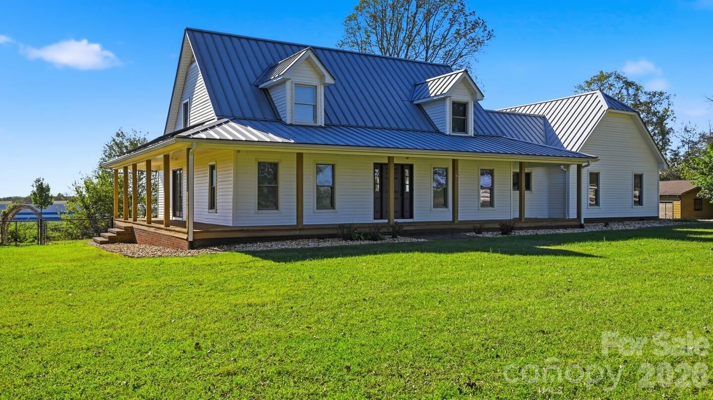 Property Photo: 2405 Startown Road NC 28658