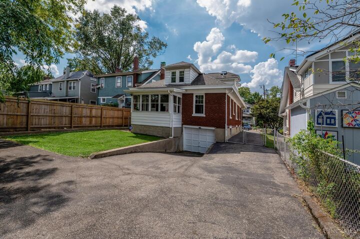 Property Photo: 3640 Amberson Avenue OH 45208