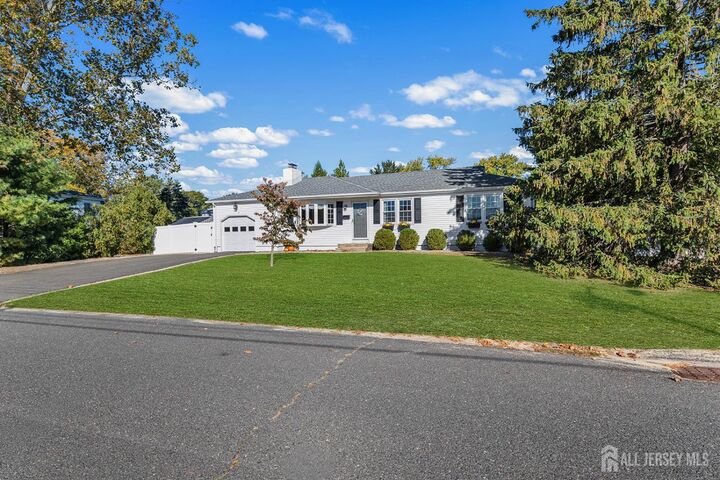 Property Photo:  