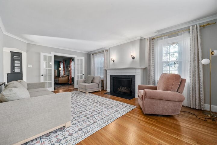 Property Photo:  45 S Stanwood Road  OH 43209 