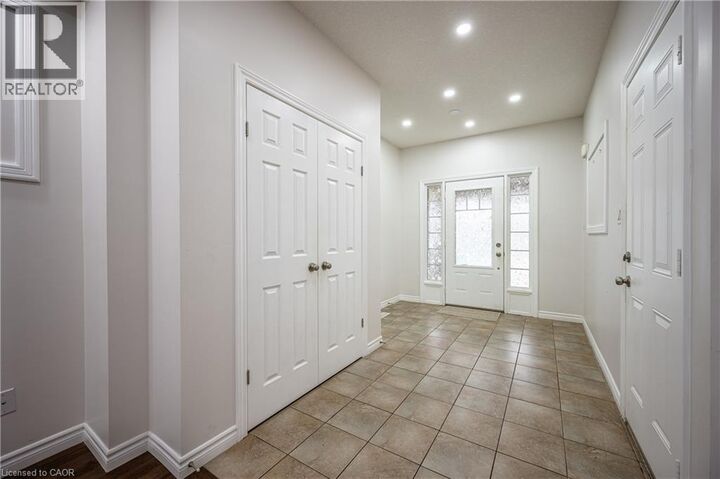Property Photo:  121 Steeplechase Way Upper  ON N2K 0E7 