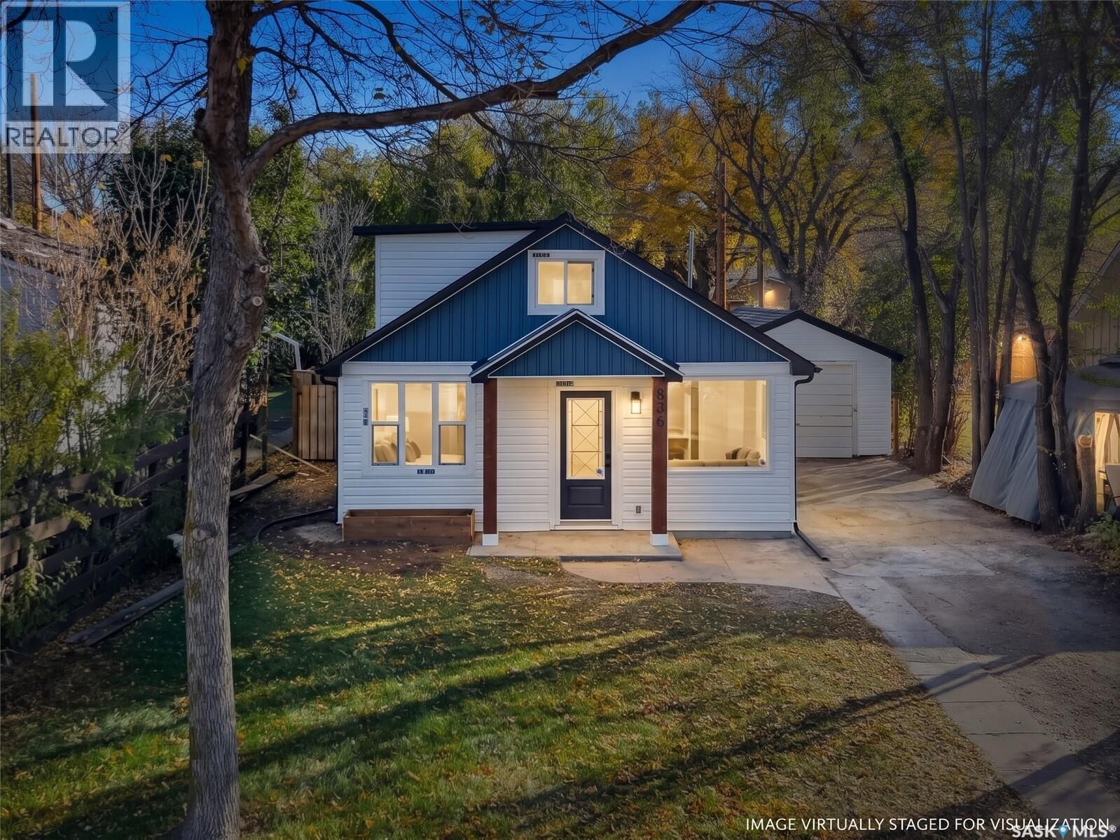 Property Photo:  836 K Avenue N  SK S7L 2N1 