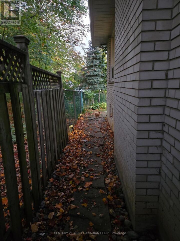 Property Photo:  54 Waterford Drive Lower  ON M9R 2N6 