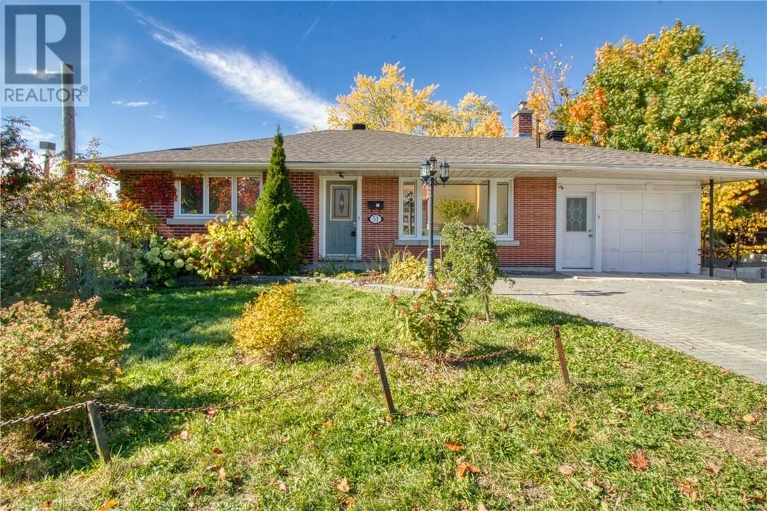 Property Photo:  51 Mackenzie Street  ON P3C 2C1 