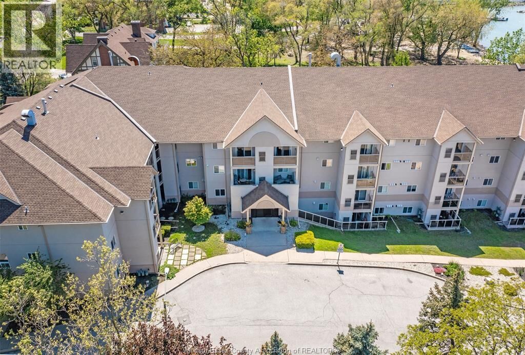 Property Photo:  3000 Sandwich St 309  ON N9G 4C3 