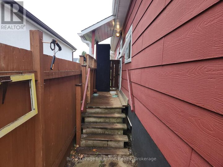 Property Photo:  342 Amelia Street East  ON P7E 3Z9 