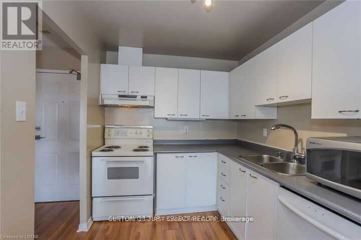 Property Photo:  30 Chapman Court 1007  ON N6G 4Y4 
