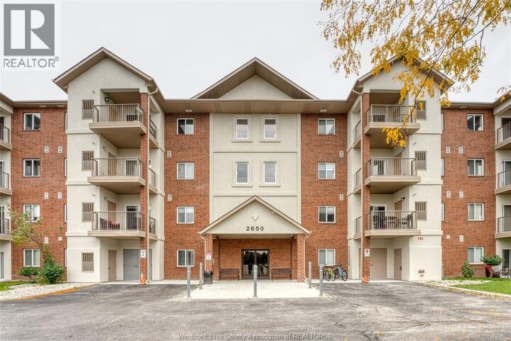 Property Photo:  2650 Sandwich West Parkway 402  ON N9H 0A7 