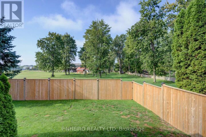 Property Photo:  42 Hickory Boulevard West  ON N7G 4E9 