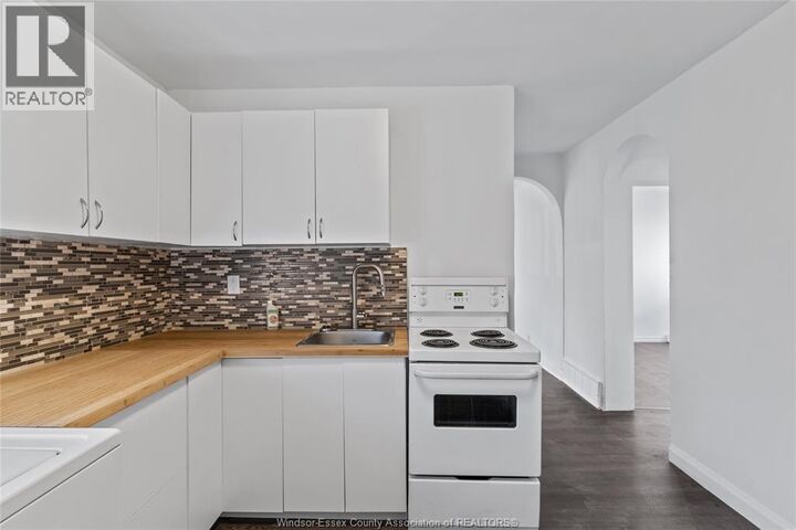 Property Photo:  614 Elliott Street East  ON N9A 3S2 