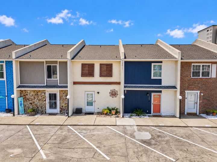 Property Photo:  6215 Thomas Drive Unit 123  FL 32408 