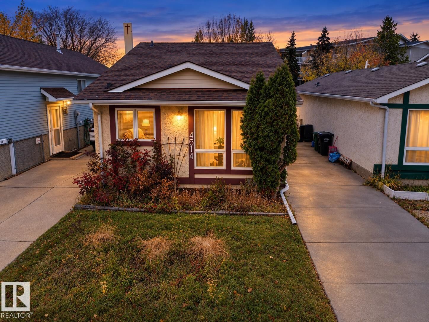 Property Photo:  4514 35A Avenue NW  AB T6L 4T1 