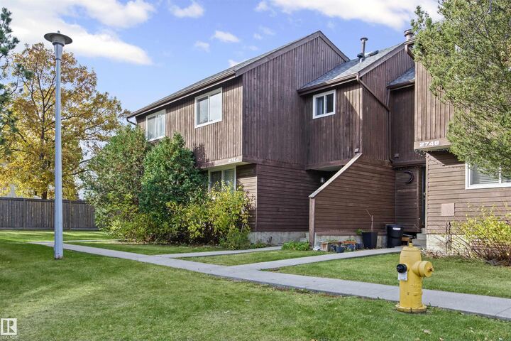 Property Photo:  2744 105 Street NW  AB T6J 4J3 