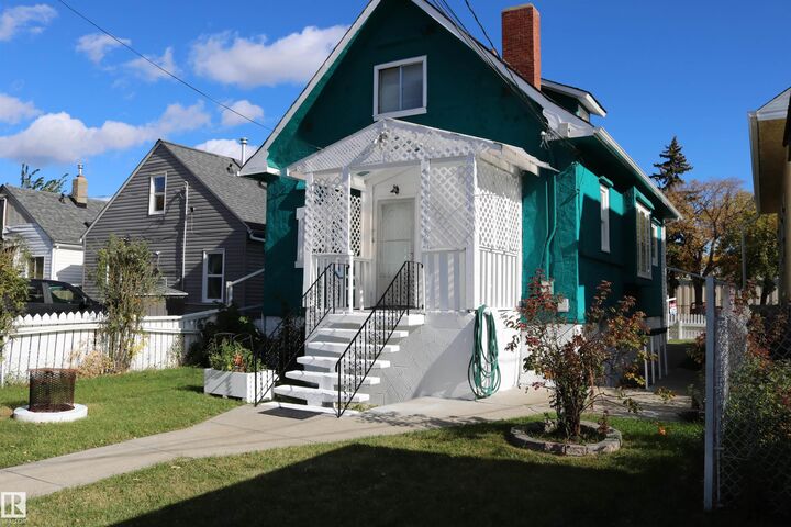 Property Photo:  11624 82 Street NW  AB T5B 1P8 