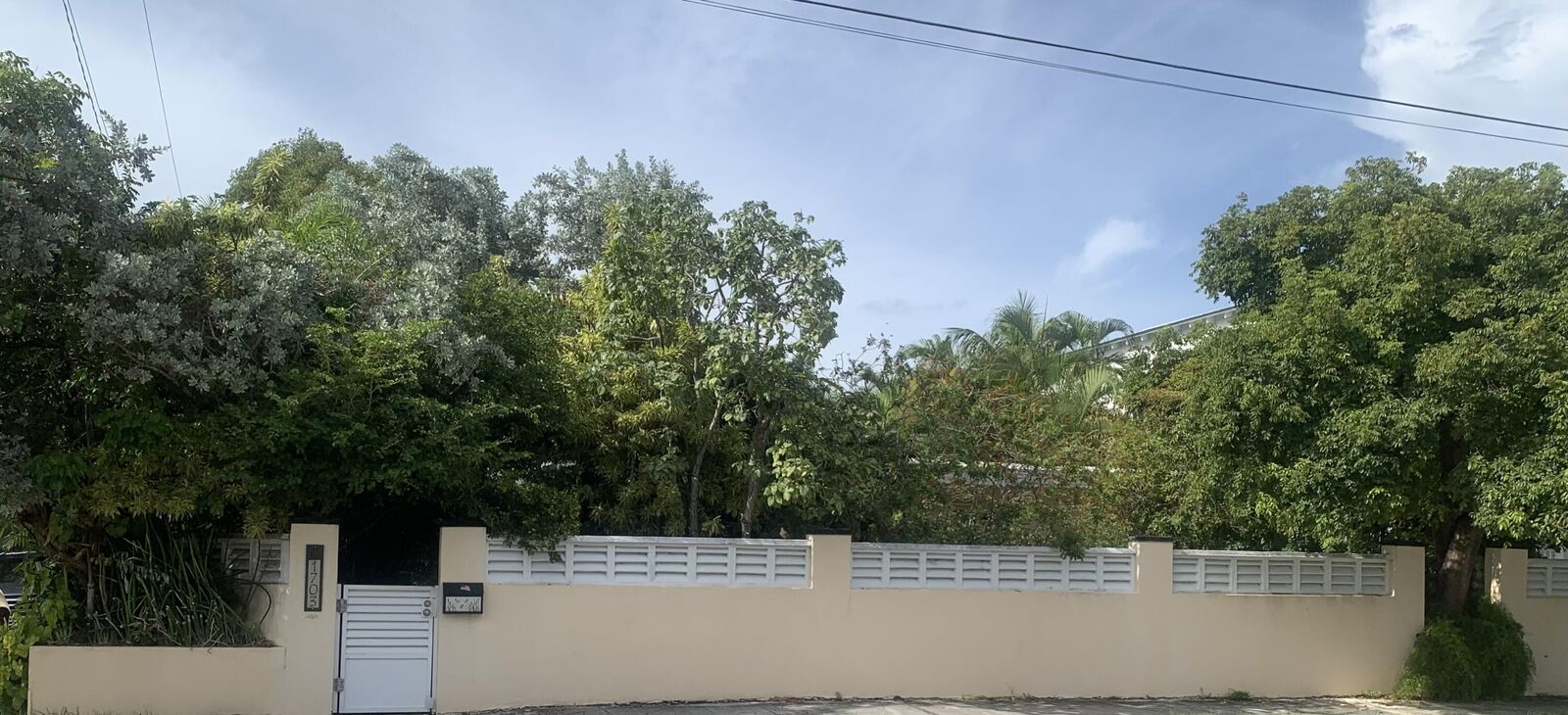 Property Photo:  1703 South Street  FL 33040 