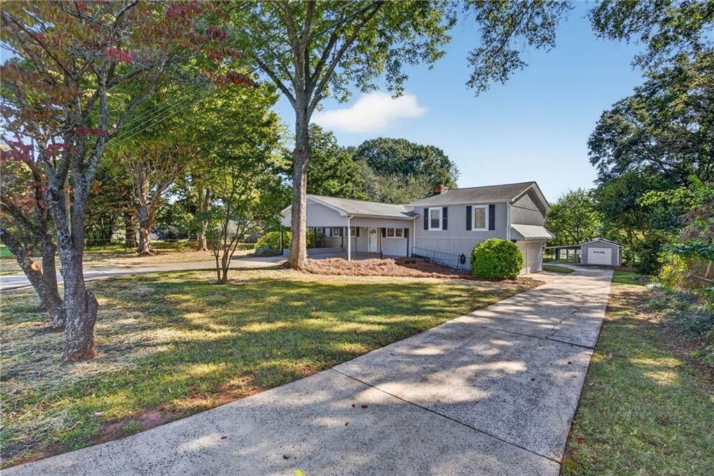 Property Photo:  1536 W Oak Drive  GA 30062 