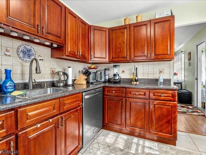 Property Photo:  806 Pinewood Rd  NJ 07083 