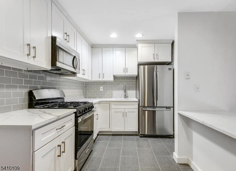 Property Photo:  171 Vose Ave 2G  NJ 07079 