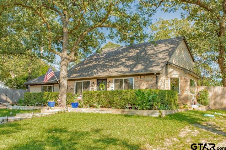 Property Photo: 409 Lakeview TX 75771