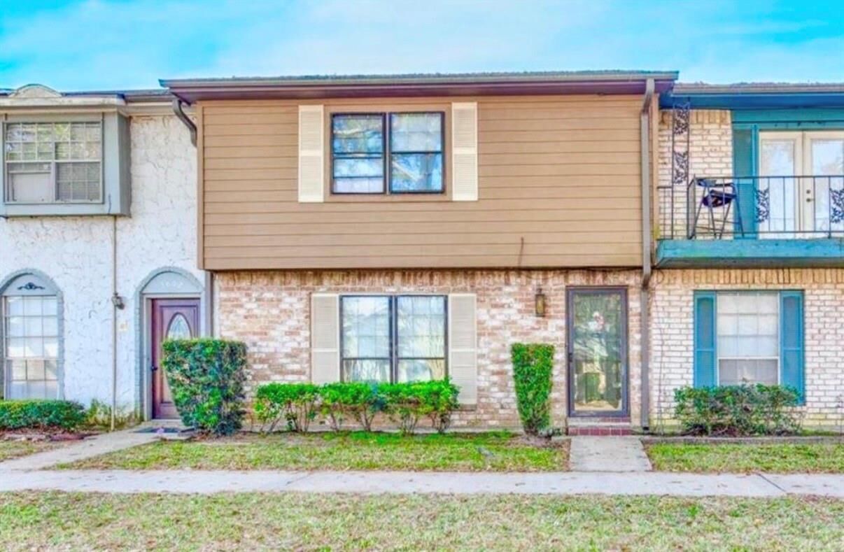 Property Photo: 3860 Laura Leigh Drive TX 77546