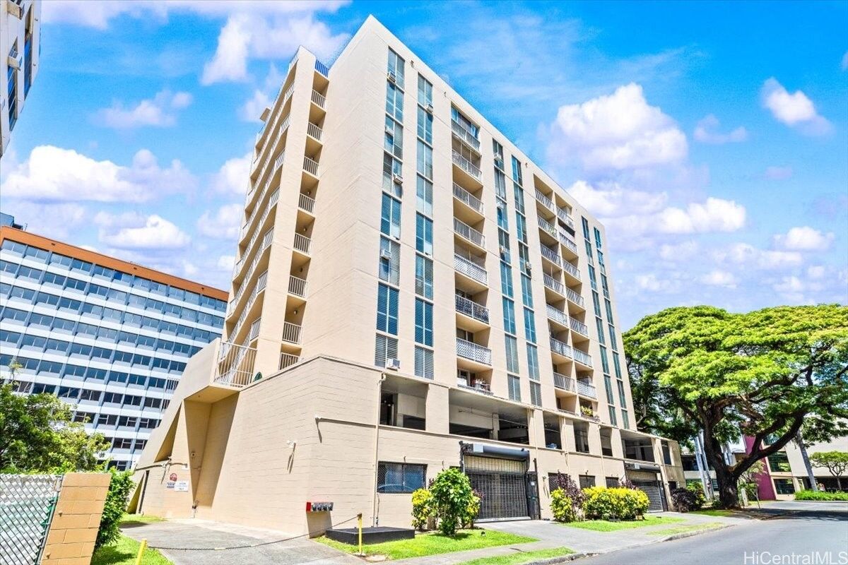 Property Photo: 1415 Punahou Street 903 HI 96822