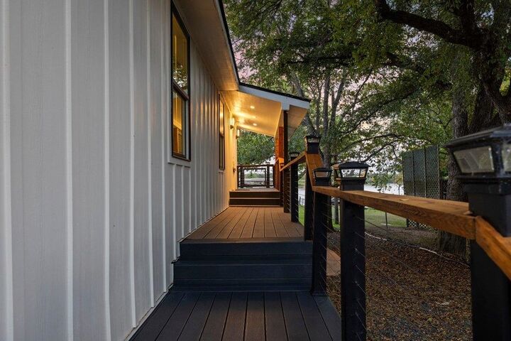 Property Photo: 912 Hill Circle West Drive TX 78654-2035