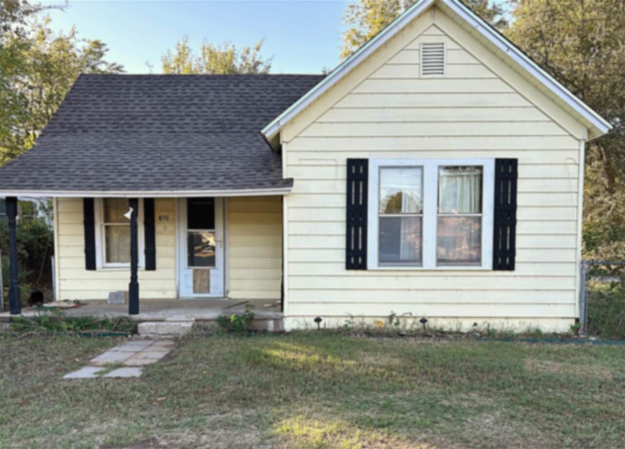 Property Photo:  610 E Franklin Ave.  OK 73006 