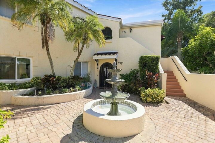 Property Photo: 6101 34th Street W 22H FL 34210