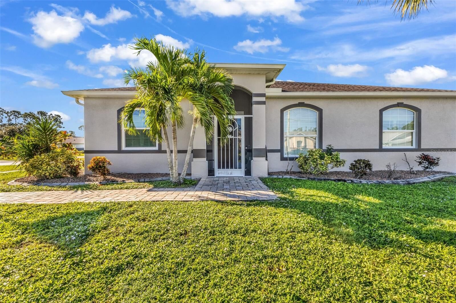 Property Photo: 1007 Broadview Street FL 33952