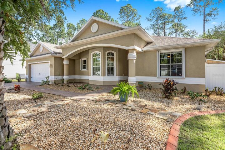 Property Photo: 19 Seckel Court FL 32137