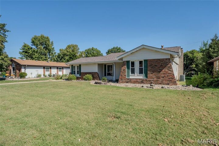 Property Photo:  3232 Newell Drive  IL 62040 