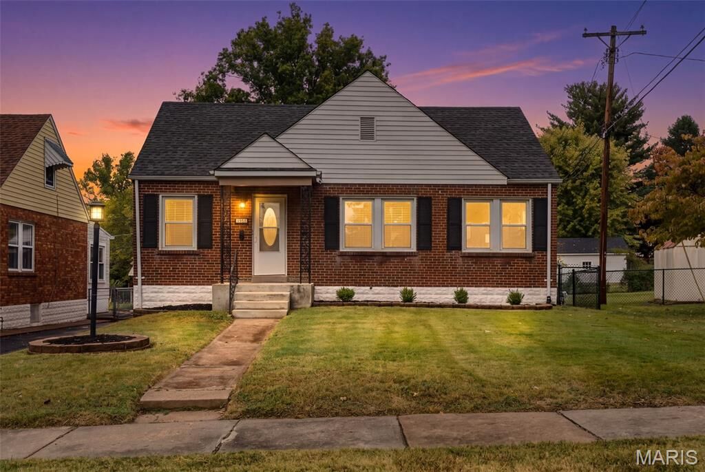 Property Photo: 8901 Oneida Lane MO 63114