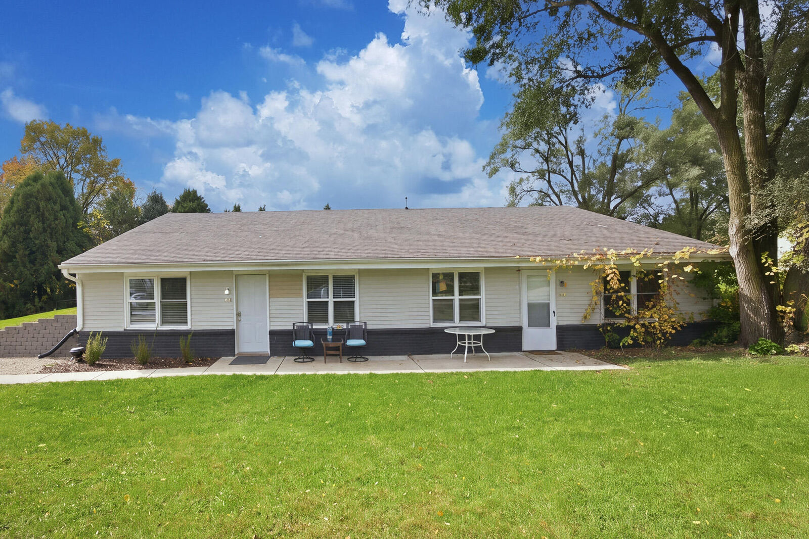 Property Photo:  1043-1045 Carriage Ct  WI 53156 