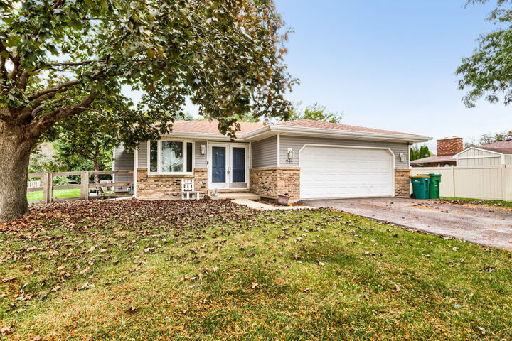 Property Photo:  1104 Rushwood Avenue  IL 60404 