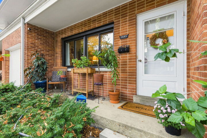 Property Photo: 2549 Lawndale Avenue IL 60201