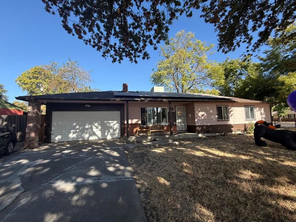 Property Photo:  1 W Mayfair Avenue  CA 95207 