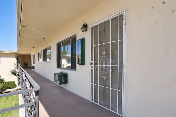 Property Photo:  915 E Palmer Avenue 20  CA 91205 