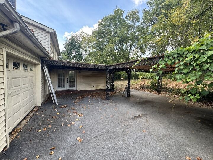Property Photo:  718 Dutchmans Ct  TN 37076 