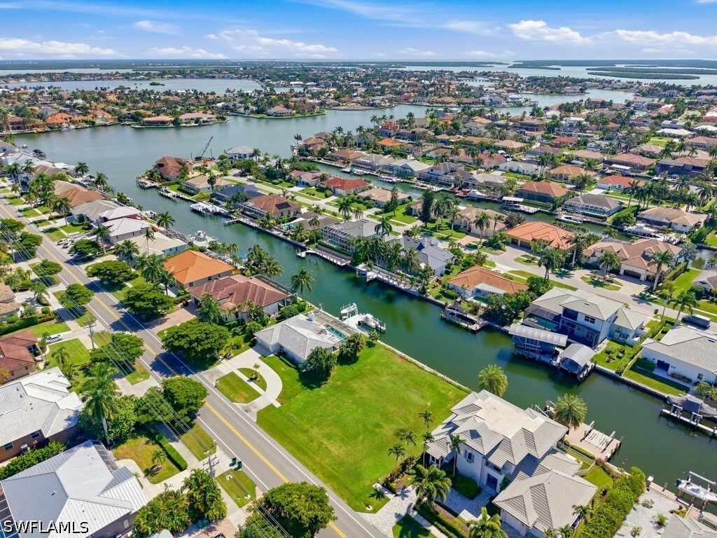 Property Photo:  1173 Winterberry Drive  FL 34145 