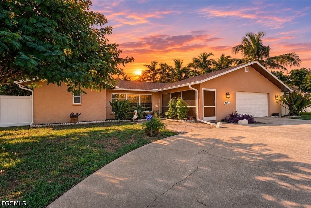 Property Photo:  1424 SE 27th Terrace  FL 33904 