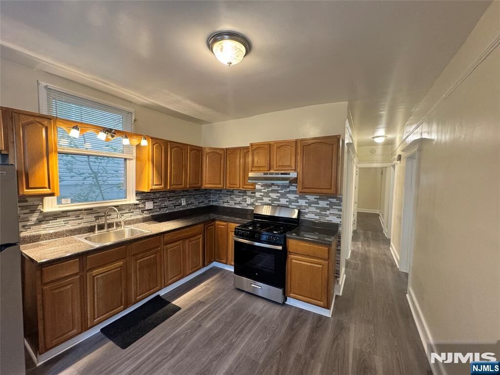 Property Photo:  324 Hawthorne Avenue 1  NJ 07112 