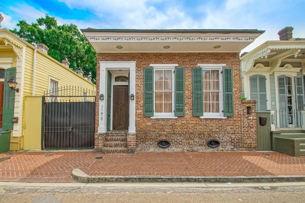 Property Photo:  922 St Peter St Street  LA 70116 