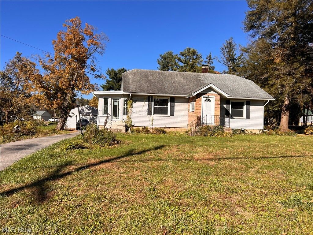 Property Photo: 830 E South Range Road OH 44452