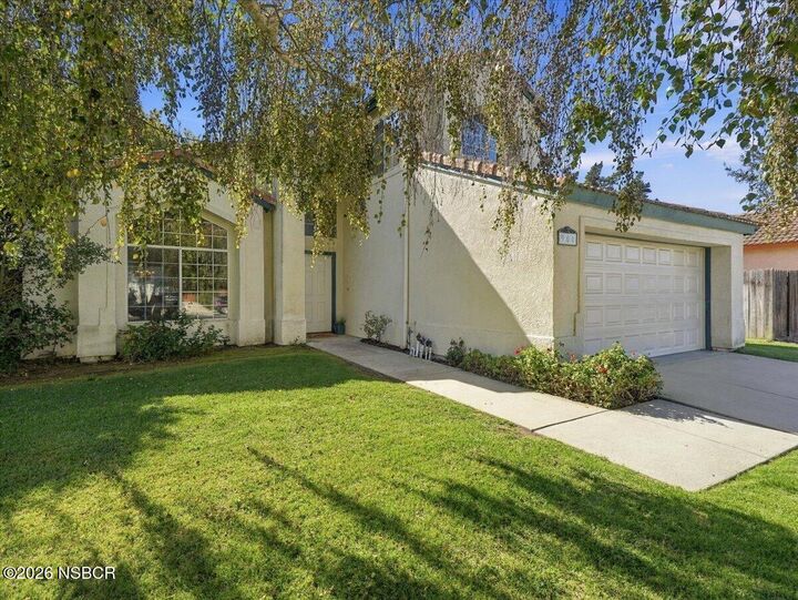 Property Photo:  900 Calvert Avenue  CA 93436 