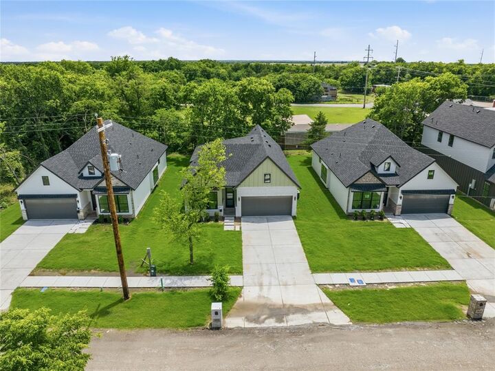 Property Photo:  301 E Locust Street  TX 75452 